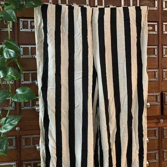 Black and White Striped Elastic Waist Pull On Pants H&M - Picture 3 of 9